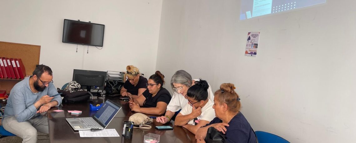 Sesión práctica sobre el uso de la app LABORA y GVA SALUD en el móvil📱